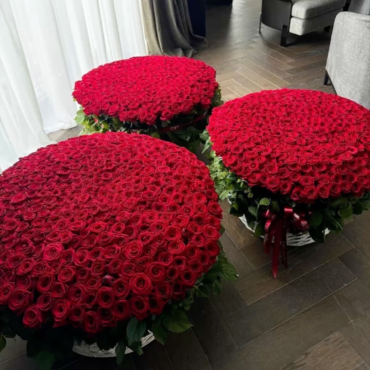 Рубиновая поэзия — букет Bellaflore