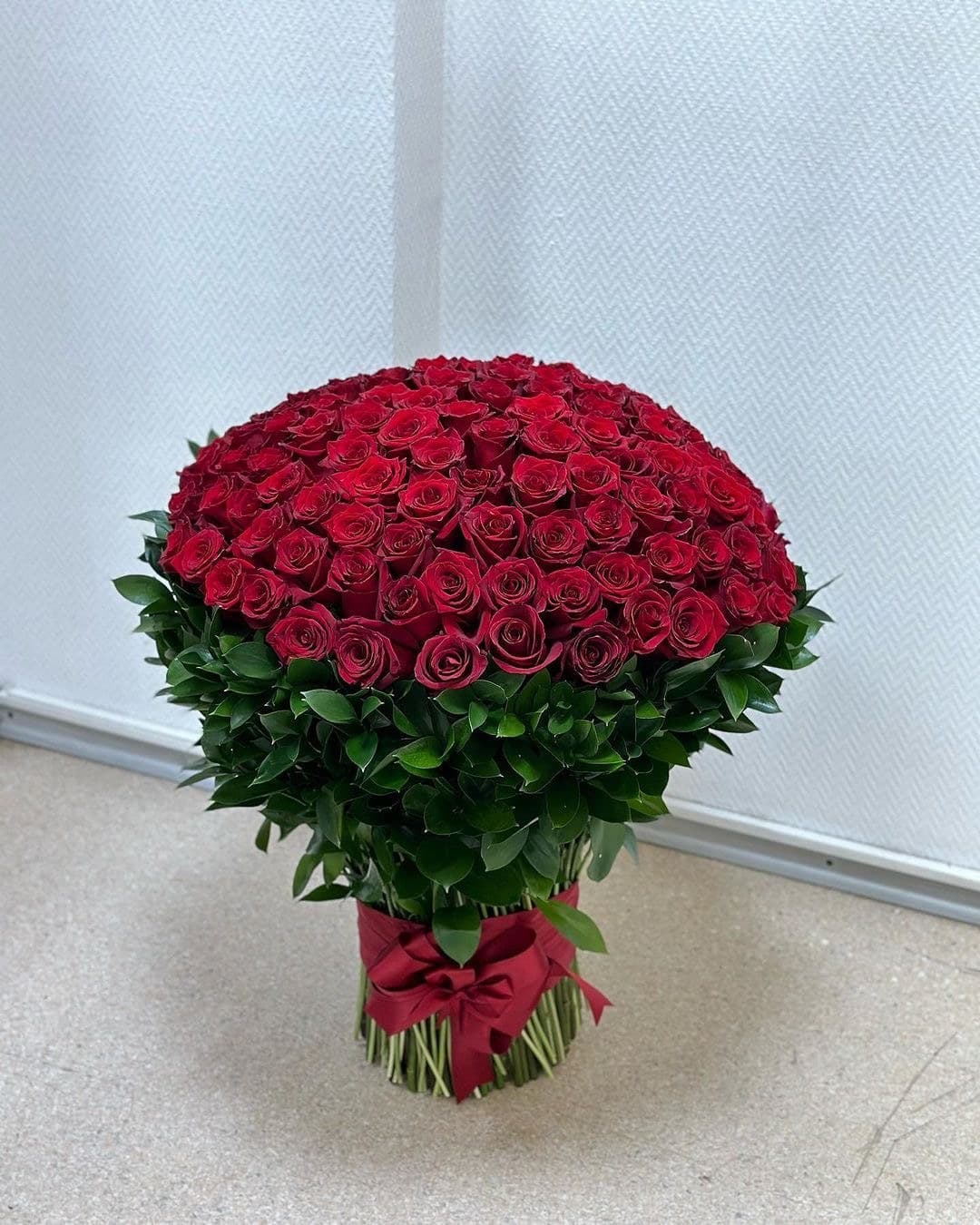 Бордовая панорама — букет Bellaflore