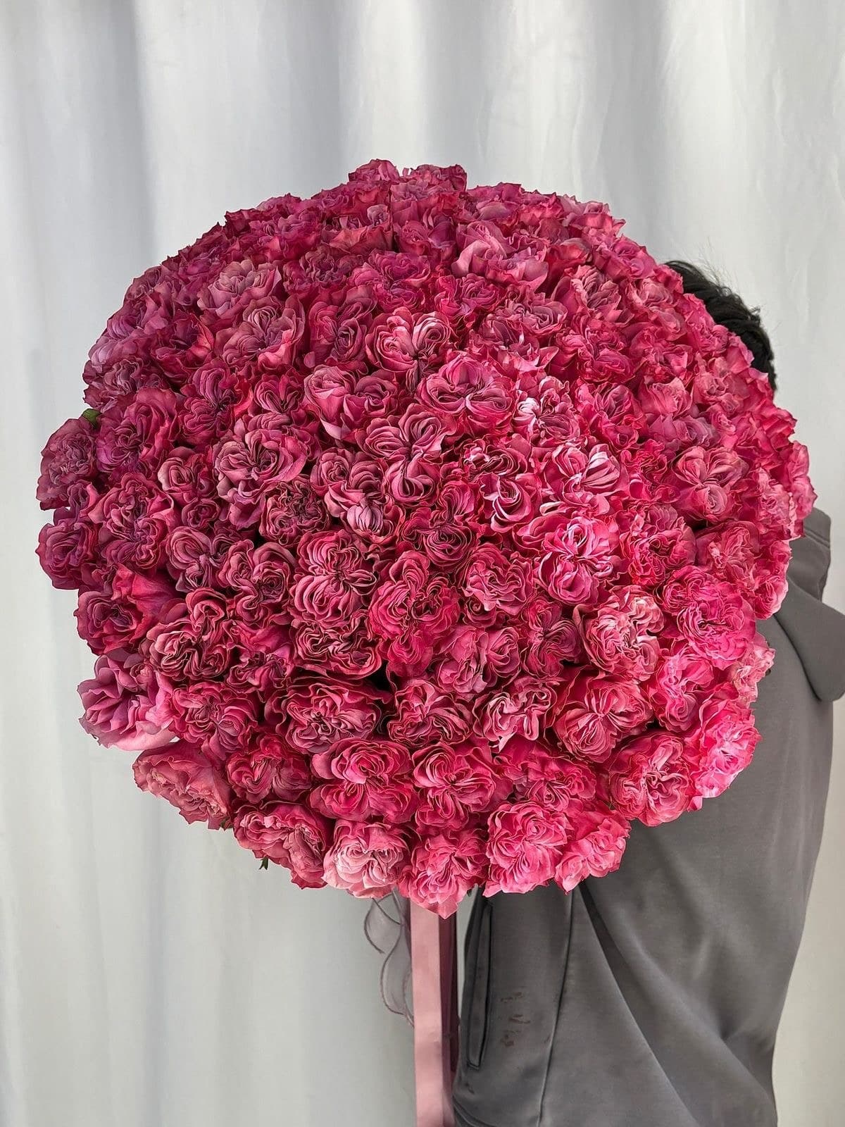 Алая роскошь — букет Bellaflore