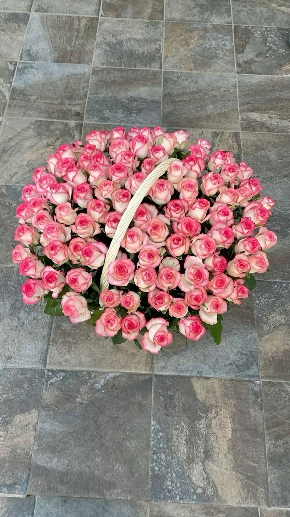 Карминовая панорама — букет Bellaflore